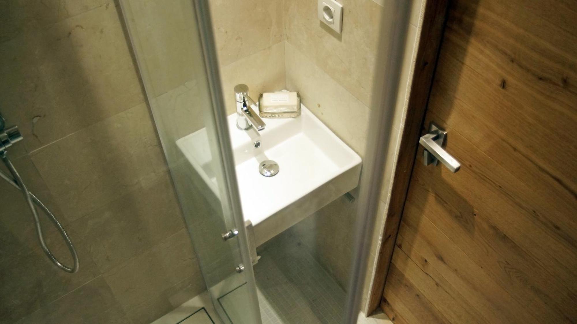 My Space Emirates - Fully Equipped Apartments Near The Beach With Shared Pool Barcelona Room photo