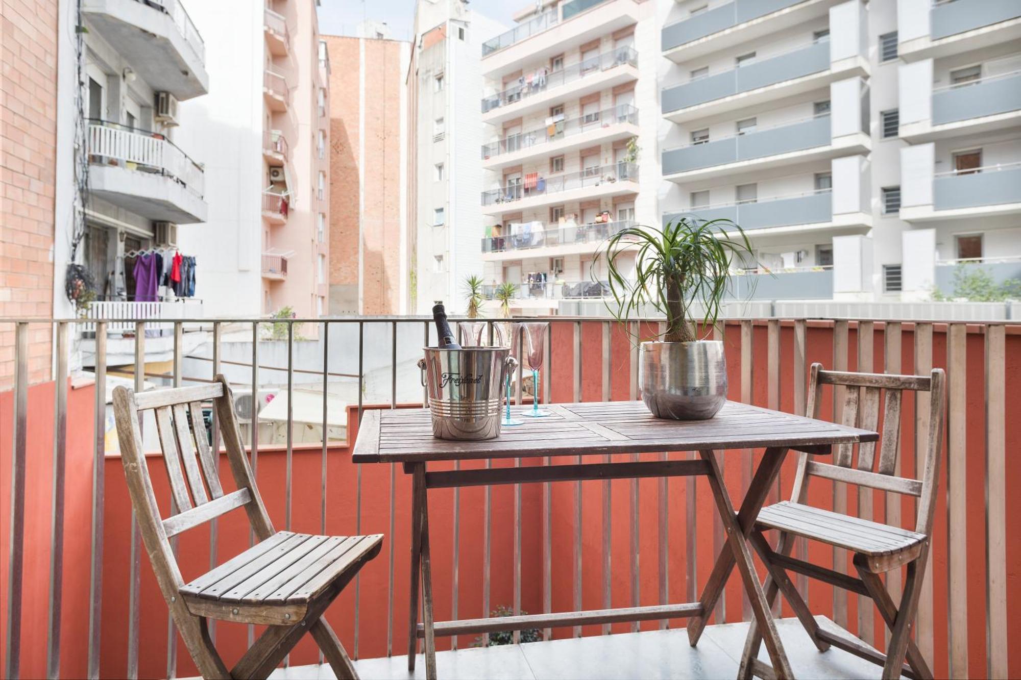 My Space Emirates - Fully Equipped Apartments Near The Beach With Shared Pool Barcelona Exterior photo