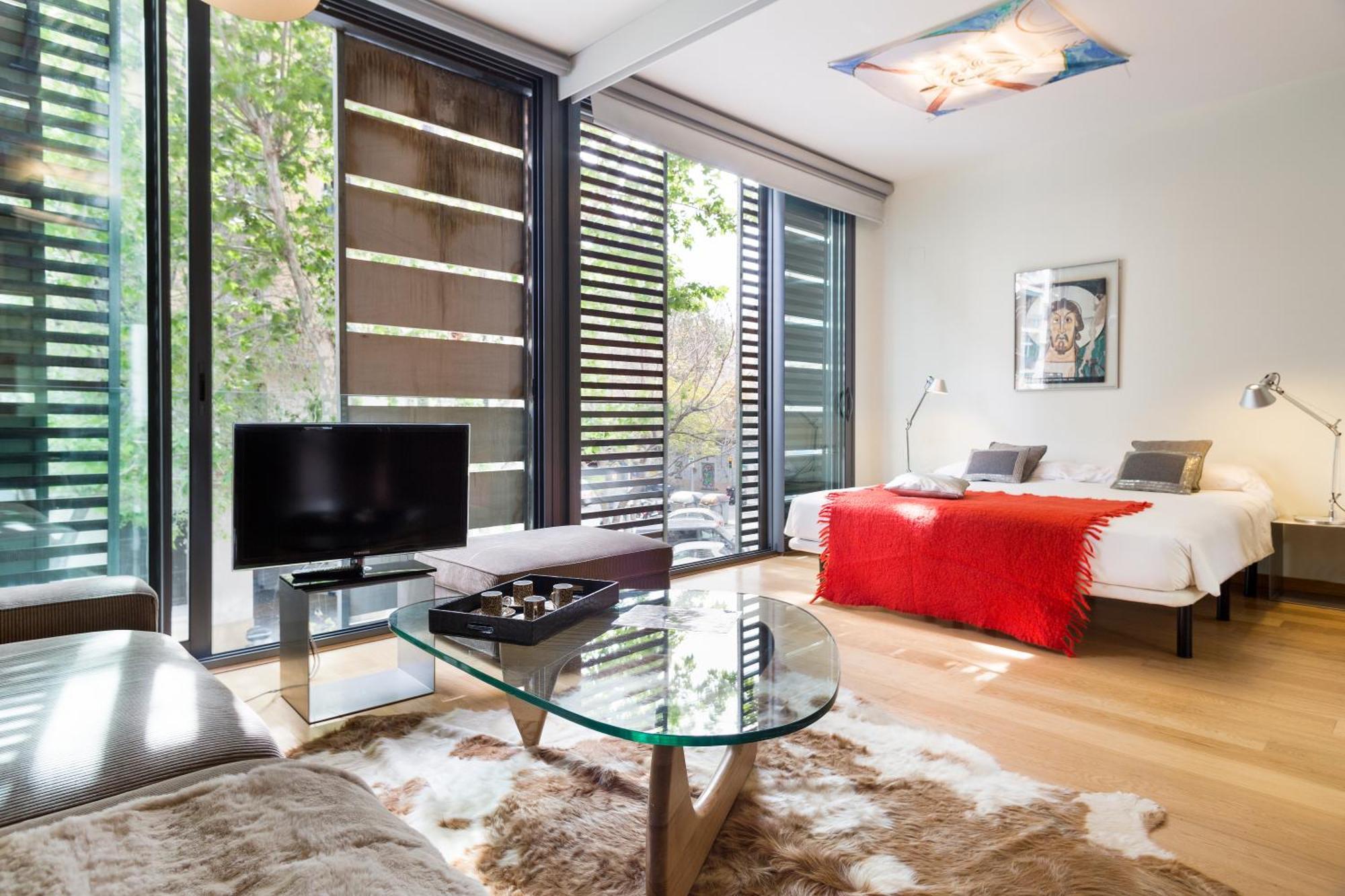 My Space Emirates - Fully Equipped Apartments Near The Beach With Shared Pool Barcelona Exterior photo