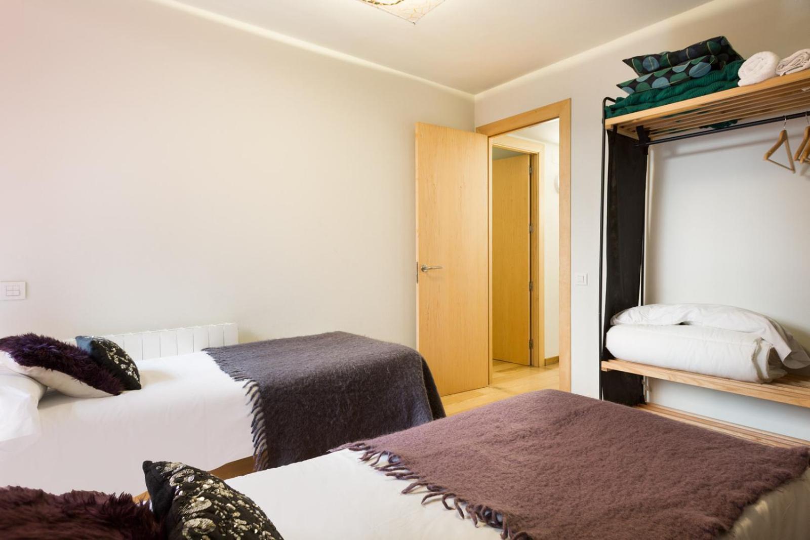 My Space Emirates - Fully Equipped Apartments Near The Beach With Shared Pool Barcelona Exterior photo